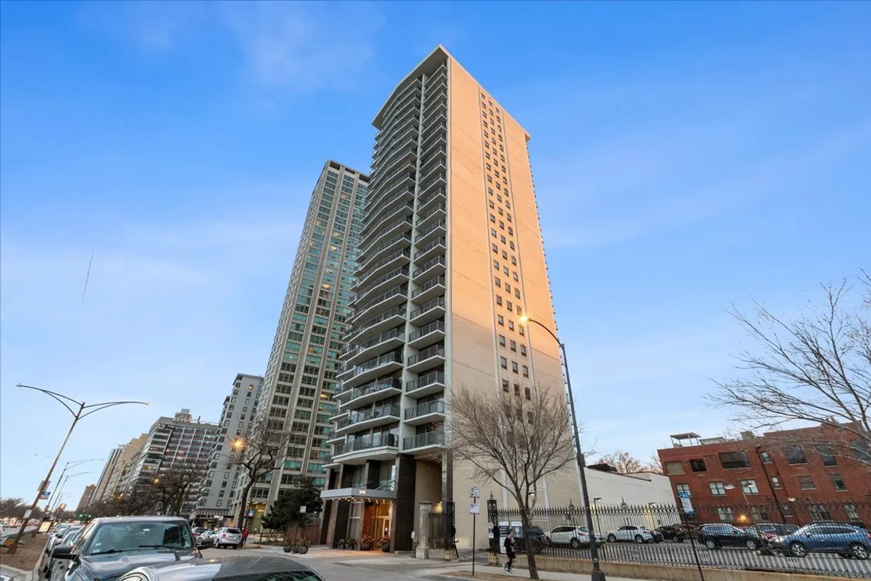 Chicago Real Estate | View 3470 N lake shore Drive, 8A | 2 Beds, 2 Baths