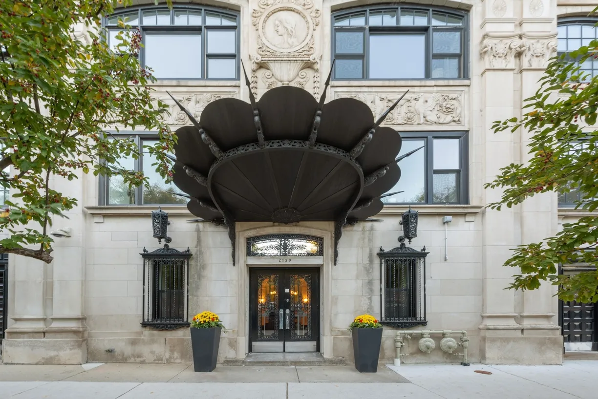 Chicago Real Estate | View 2130 N Lincoln Park West, 6S | 4 Beds, 3 Baths