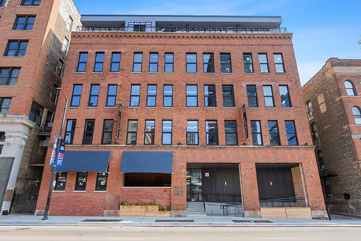 Chicago Real Estate | View 153 W Ohio Street, 206 | 1 Bed, 1 Bath