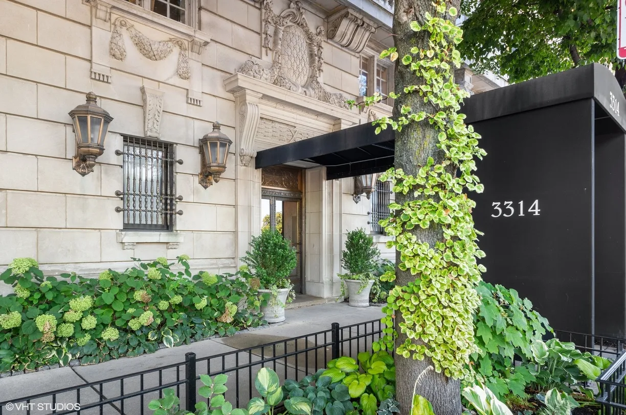 Chicago Real Estate | View 3314 N Lake Shore Drive, 5C | 2 Beds, 2 Baths