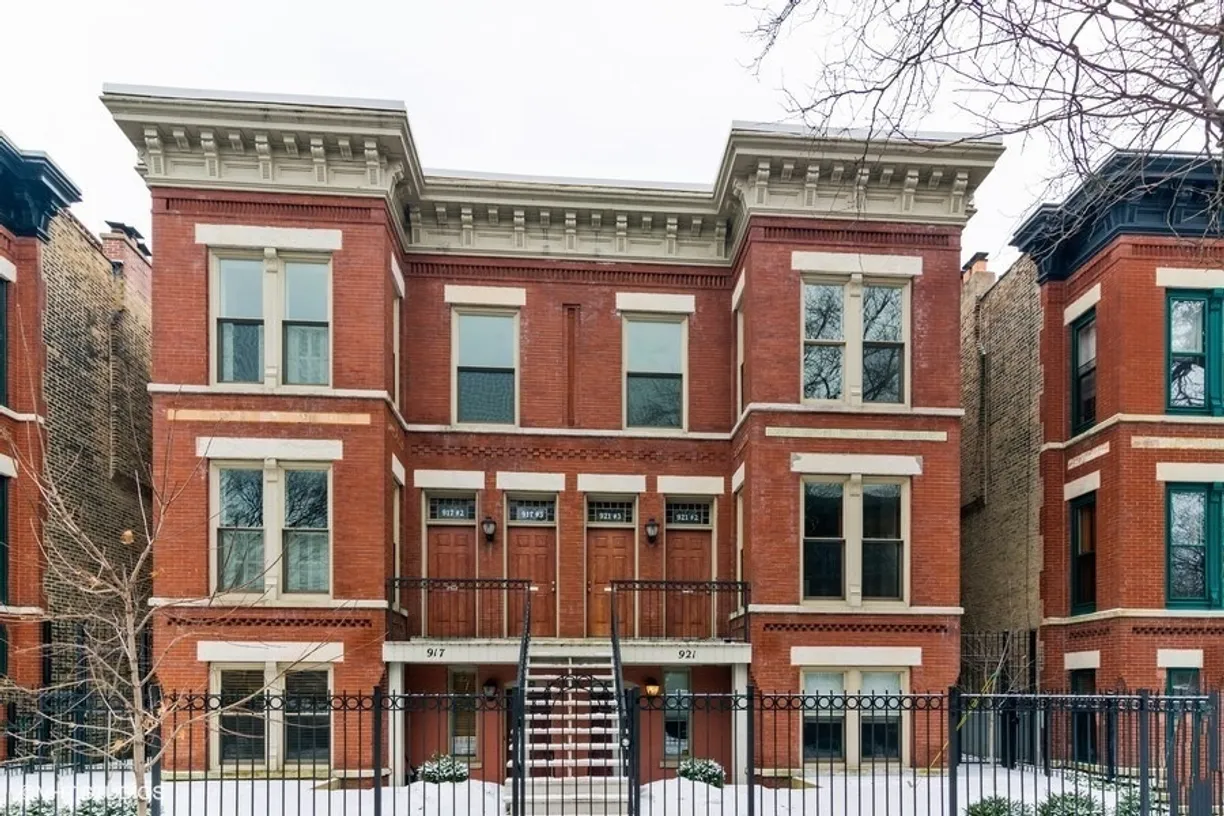 Chicago Real Estate | View 921 W Webster Avenue, 2 | 2 Beds, 2 Baths