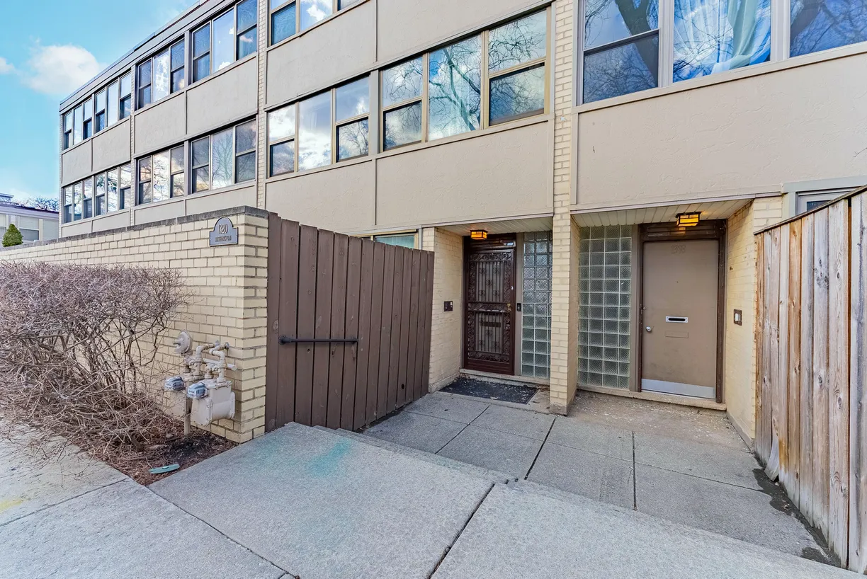 Chicago Real Estate | View 1320 W Arthington Street, 1 | 1 Bed, 1 Bath