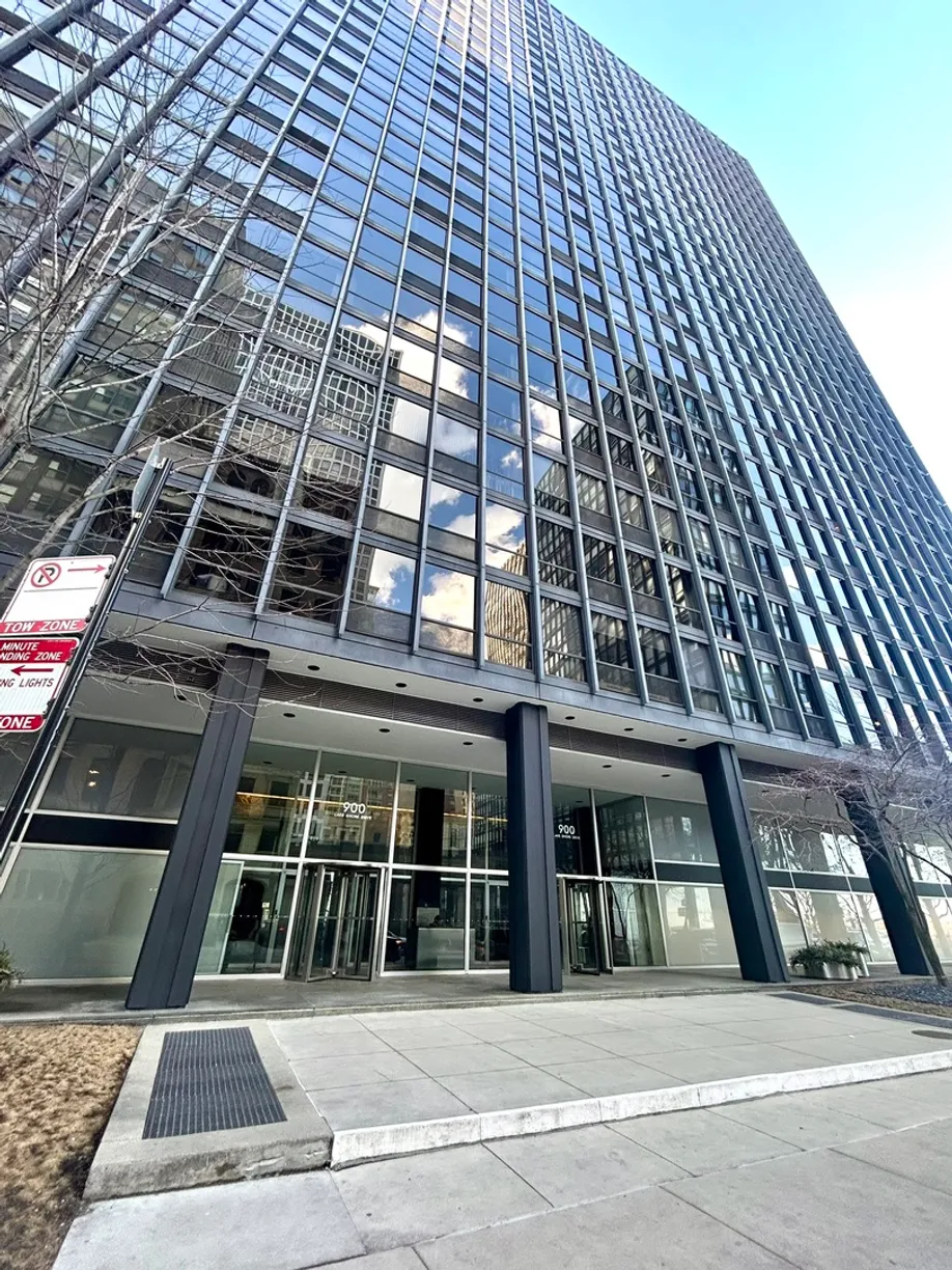 Chicago Real Estate | View 900 N LAKE SHORE Drive, 1506 | 1 Bed, 1 Bath