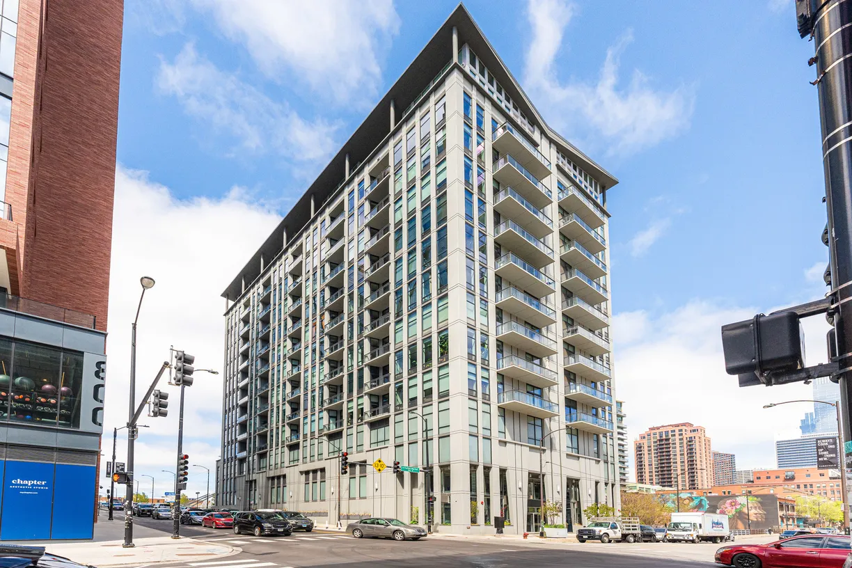 Chicago Real Estate | View 740 W Fulton Street, 1208 | 2 Beds, 2 Baths