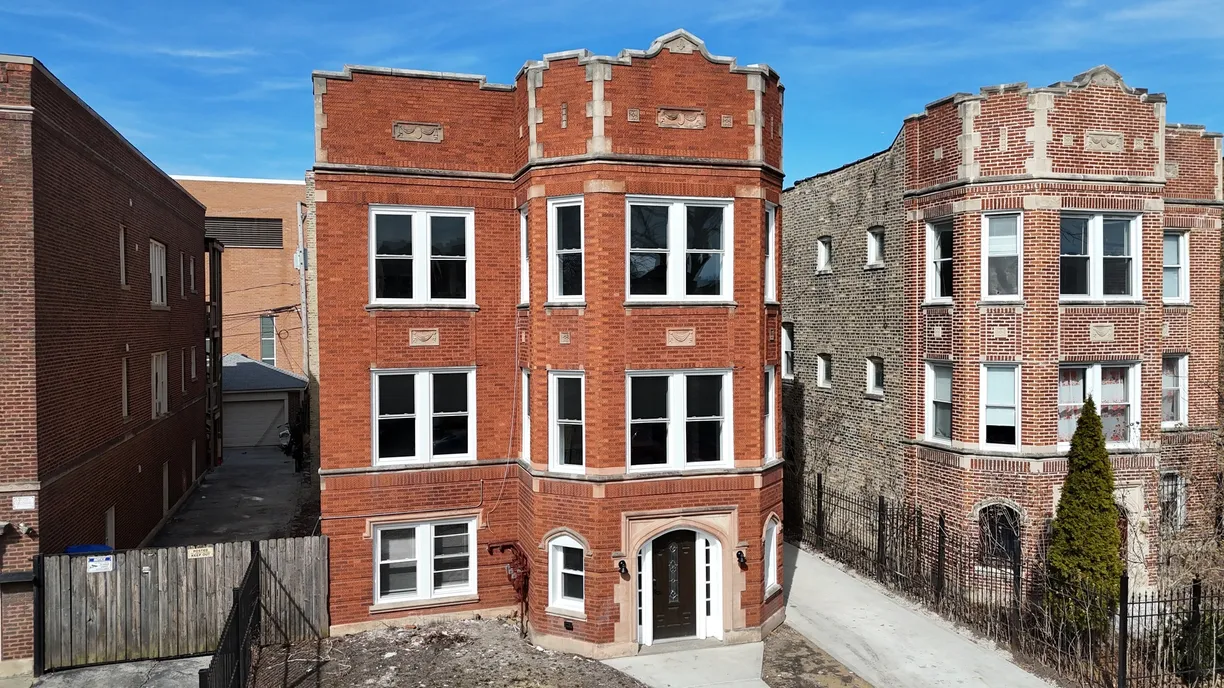 Chicago Real Estate | View 3732 W Eastwood Avenue, 1 | 4 Beds, 2 Baths
