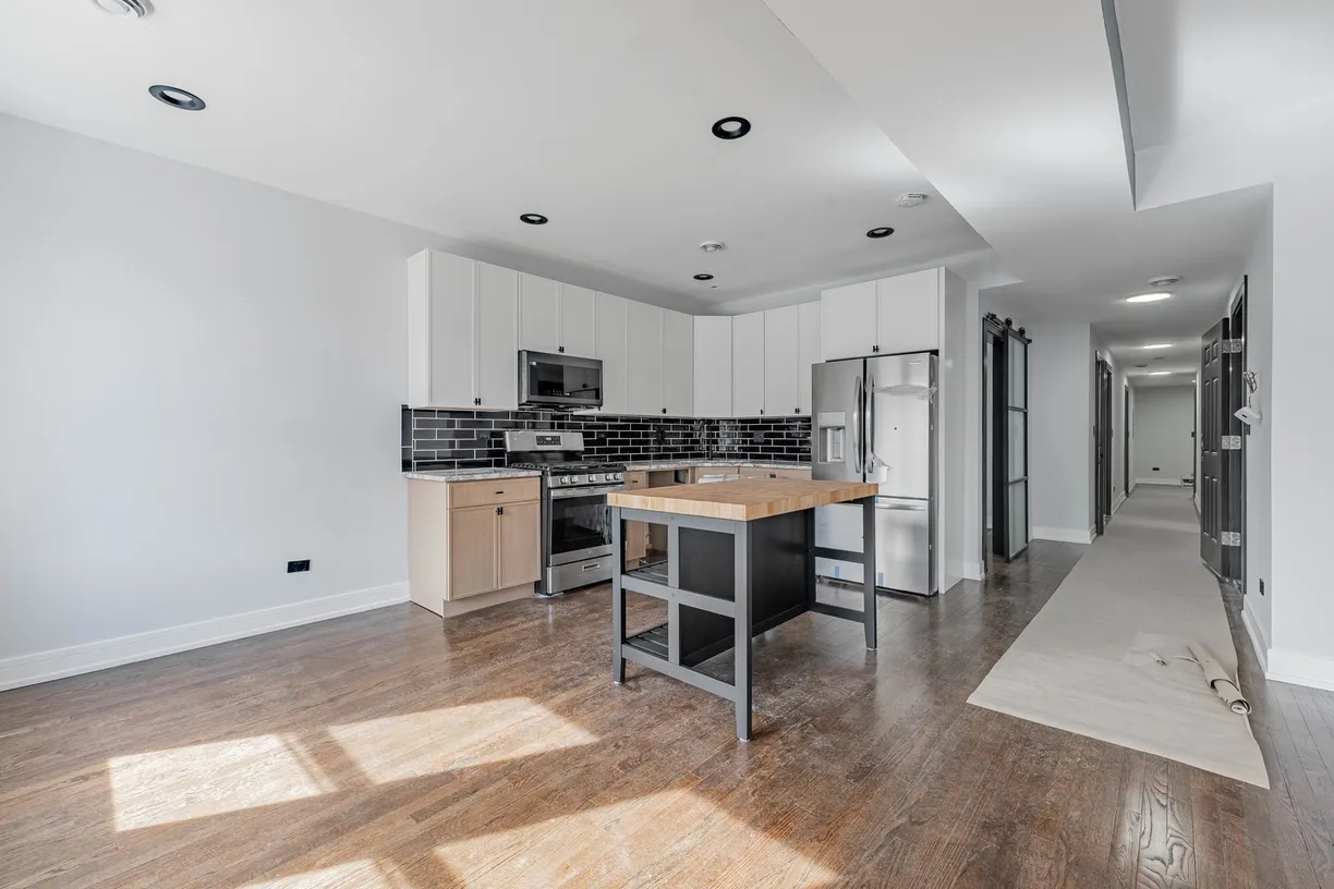 Chicago Real Estate | View 3732 W Eastwood Avenue, 1 | Listing