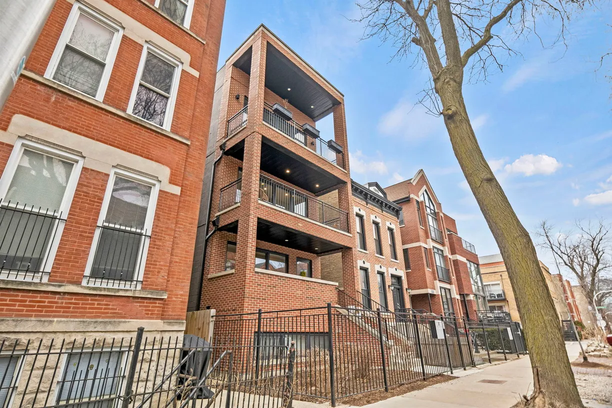 Chicago Real Estate | View 1078 N Paulina Street, 2 | 2 Beds, 2 Baths