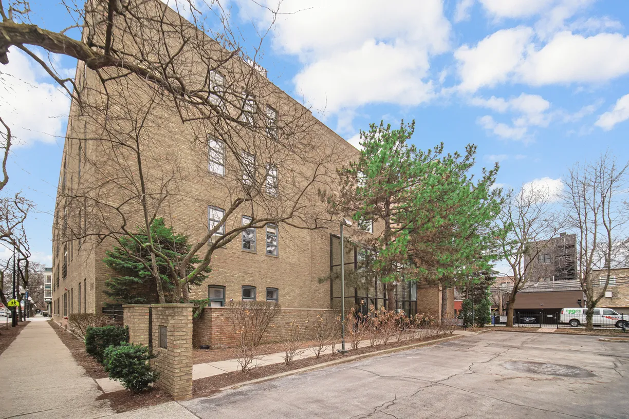 Chicago Real Estate | View 2100 N Racine Avenue, 1C | 2 Beds, 2 Baths