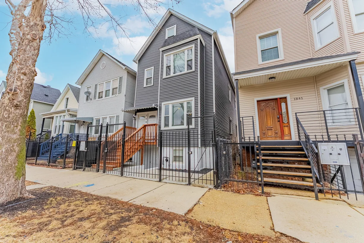 Chicago Real Estate | View 1845 N Mozart Street, 1 | 2 Beds, 1 Bath