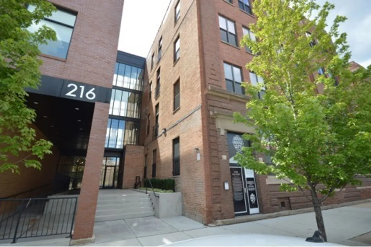 Chicago Real Estate | View 216 N May Street, 104 | 5 Beds, 4 Baths