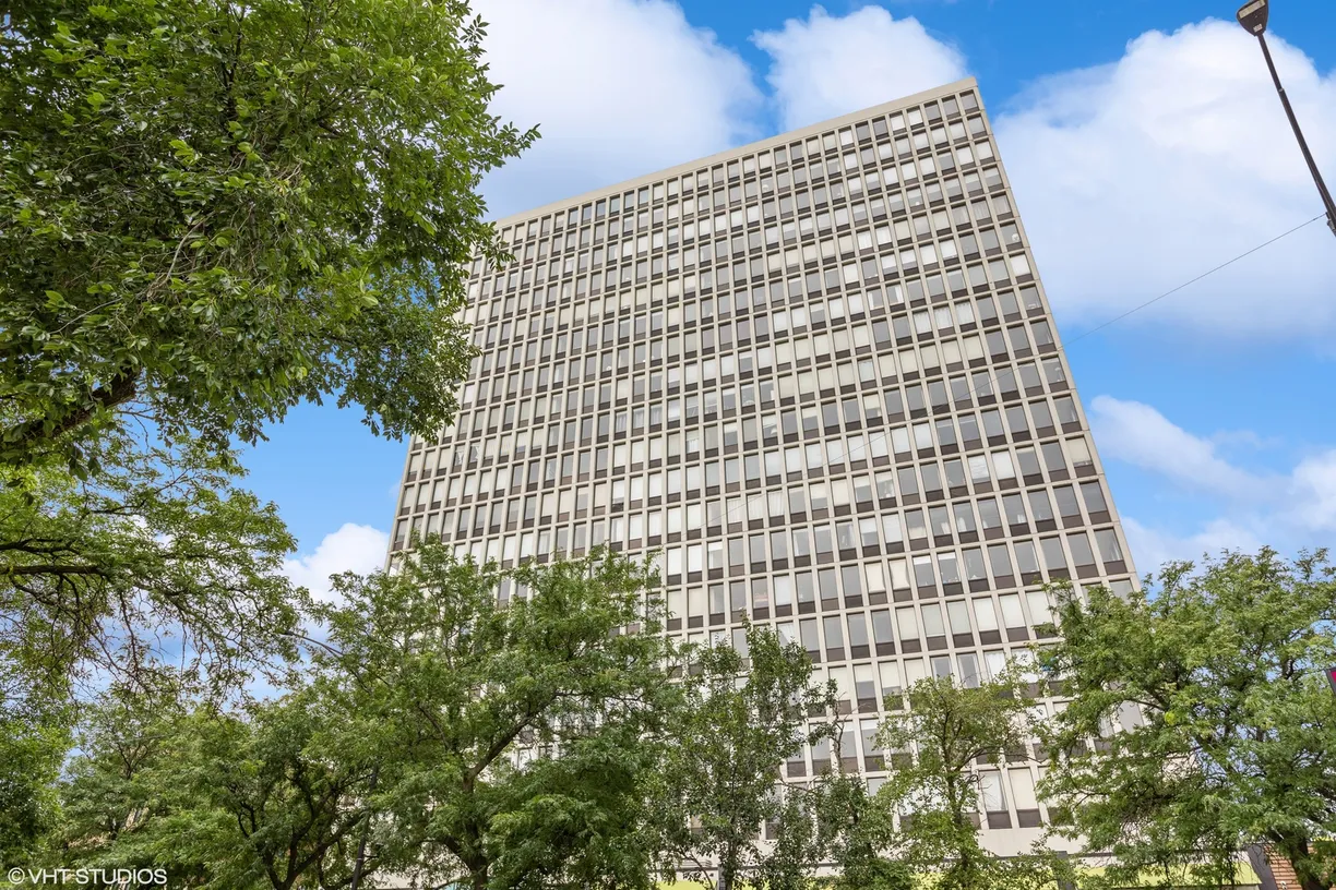 Chicago Real Estate | View 444 W FULLERTON Parkway, 1302 | 1 Bath