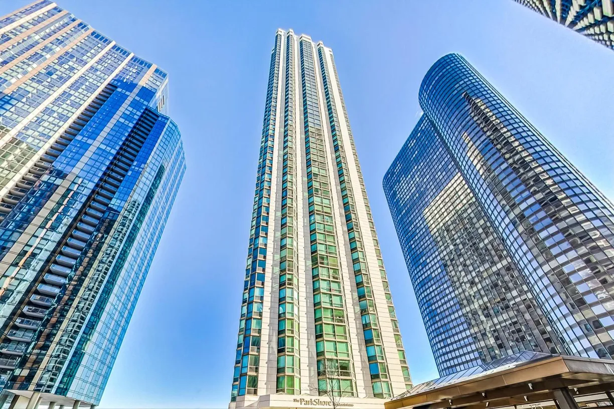 Chicago Real Estate | View 195 N Harbor Drive, 1107 | 1 Bed, 1 Bath