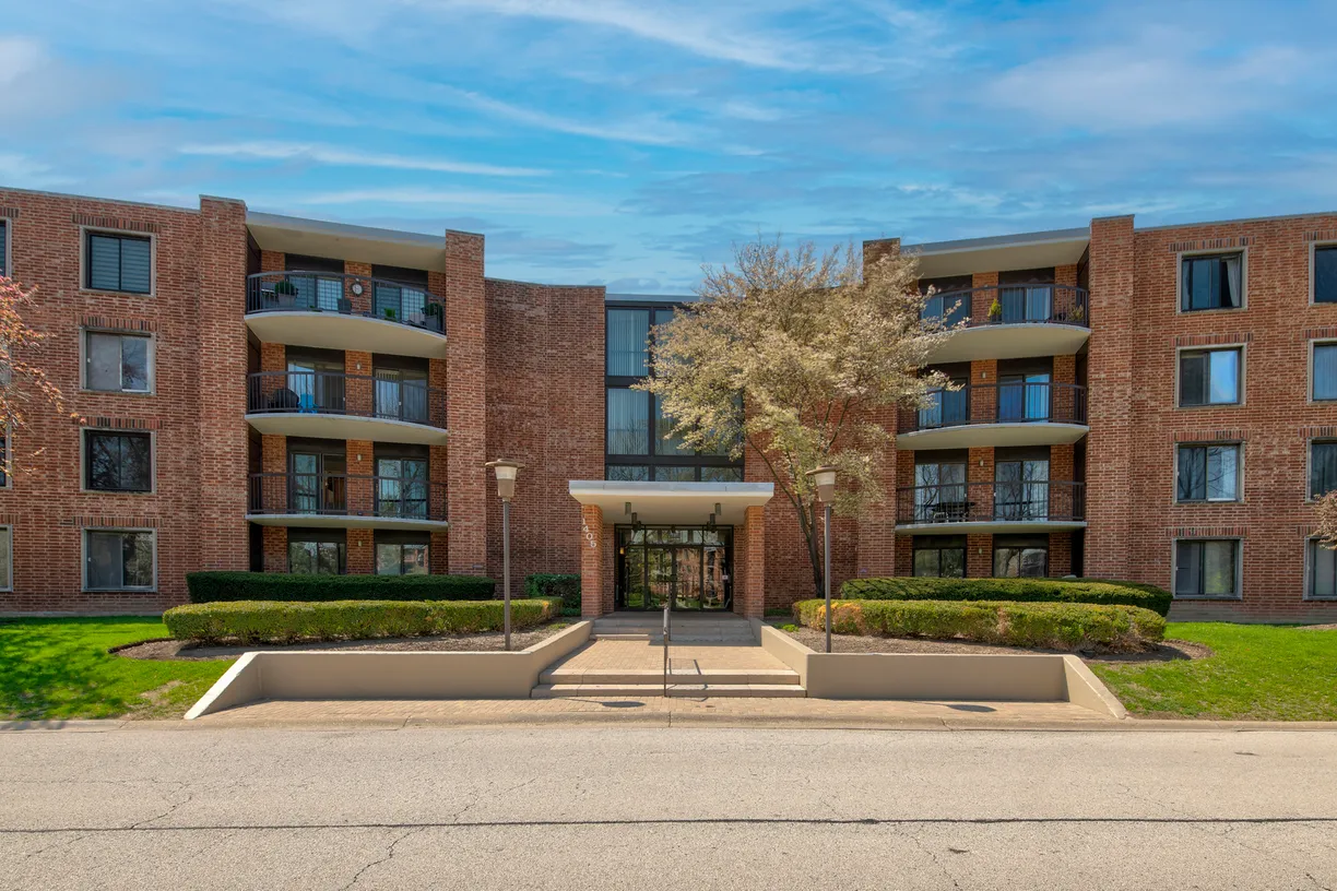Chicago Real Estate | View 1405 E Central Road, 316B | 2 Beds, 2 Baths