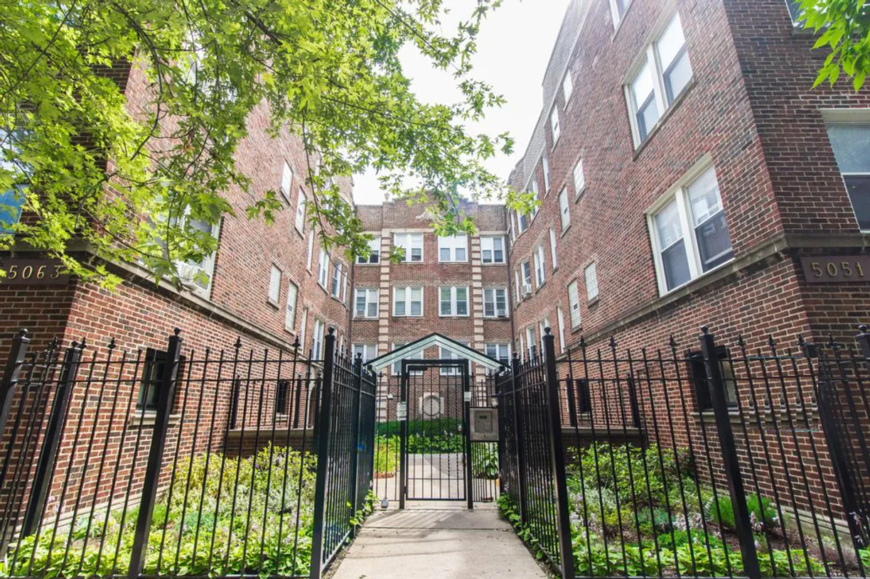 Chicago Real Estate | View 5051 N Glenwood Avenue, 3E | 1 Bath