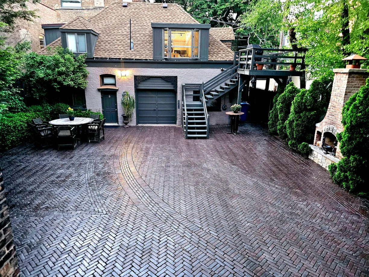 Chicago Real Estate | View 612 W Deming Place | 1 Bed, 1 Bath