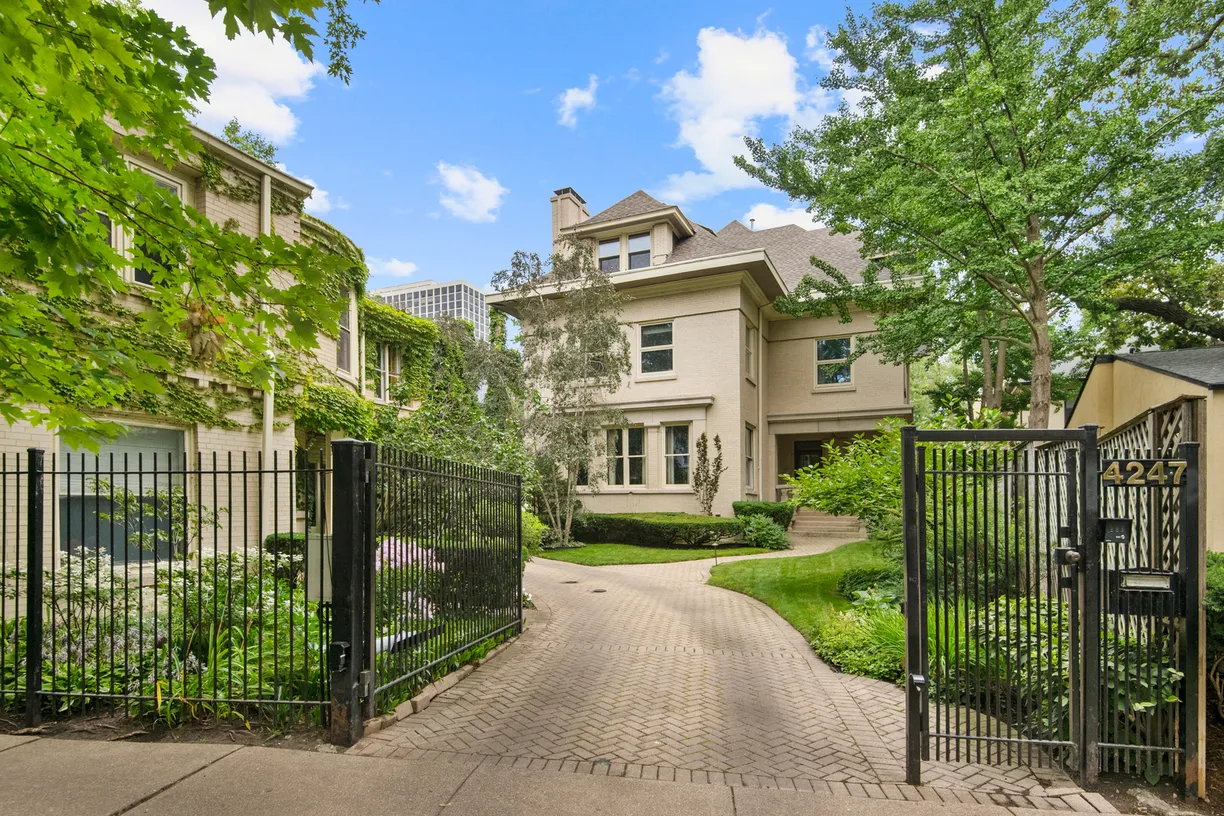 Chicago Real Estate | View 4247 N Hazel Street | 5 Beds, 4 Baths