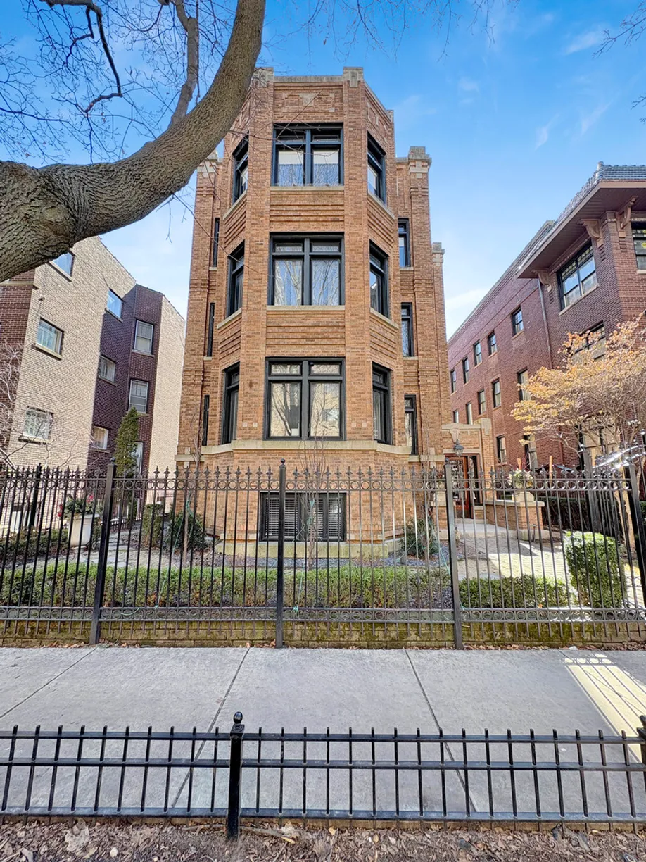 Chicago Real Estate | View 931 W Winona Avenue, GDN | 1 Bed, 1 Bath