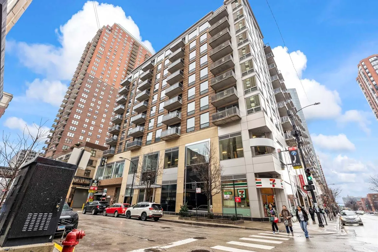 Chicago Real Estate | View 1 E 8TH Street, 508 | 2 Beds, 2 Baths