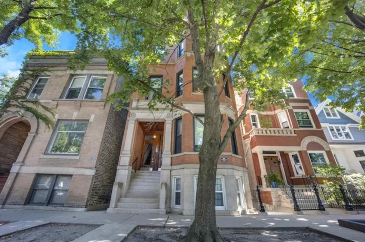 Chicago Real Estate | View 2735 N Magnolia Avenue, 3F | 3 Beds, 1 Bath