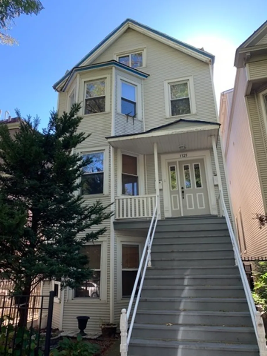 Chicago Real Estate | View 1325 W School Street, 2 | 2 Beds, 1 Bath