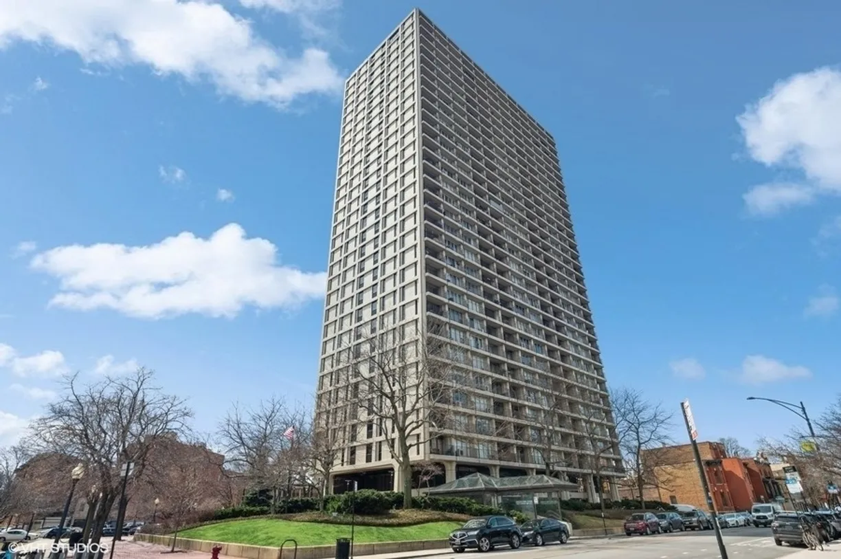 Chicago Real Estate | View 1960 N LINCOLN PARK WEST, 2401 | 1 Bed, 1 Bath