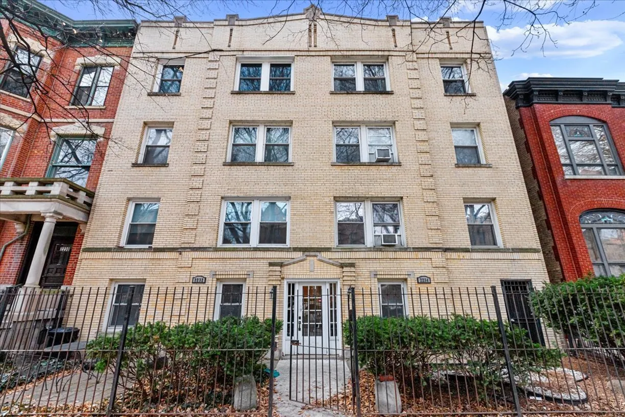 Chicago Real Estate | View 2234 N BISSELL Street, 3N | 2 Beds, 1 Bath