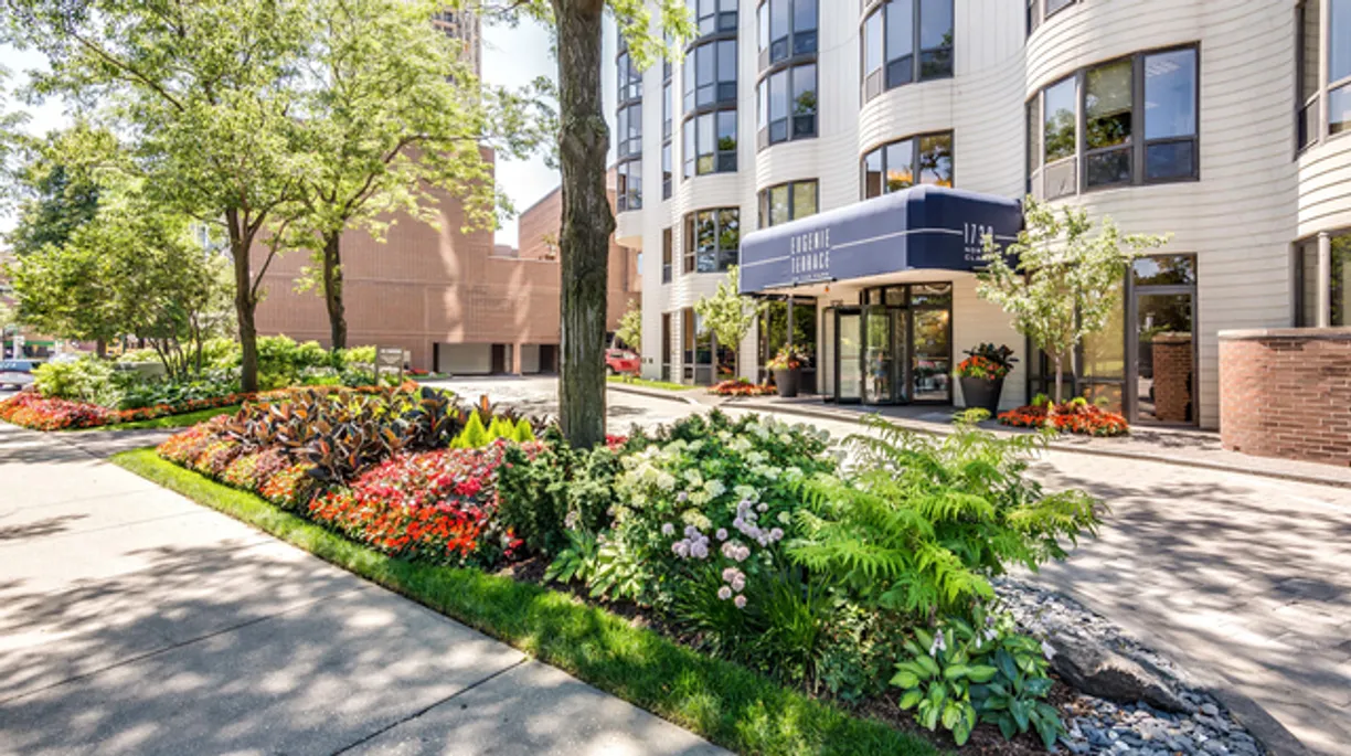 Chicago Real Estate | View 1730 N CLARK Street, 105 | 3 Beds, 2 Baths