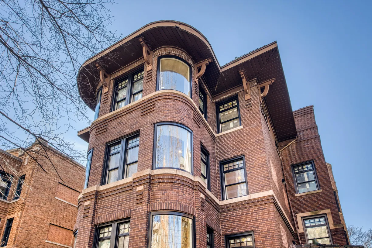 Chicago Real Estate | View 935 W Winona Street, GDNN | 3 Beds, 2 Baths