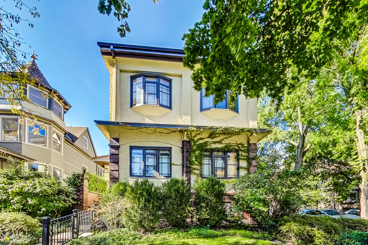 Chicago Real Estate | View 5356 N Lakewood Avenue | 9 Beds, 5 Baths