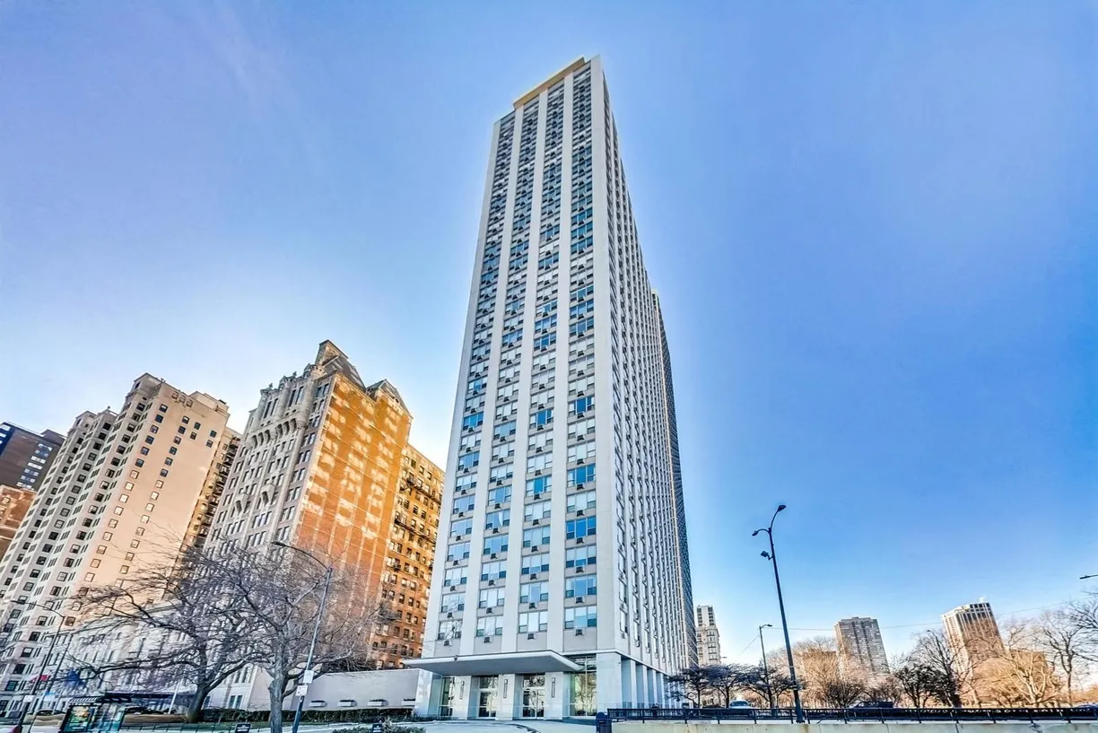 Chicago Real Estate | View 1550 N Lake Shore Drive, 4G | 2 Beds, 2 Baths