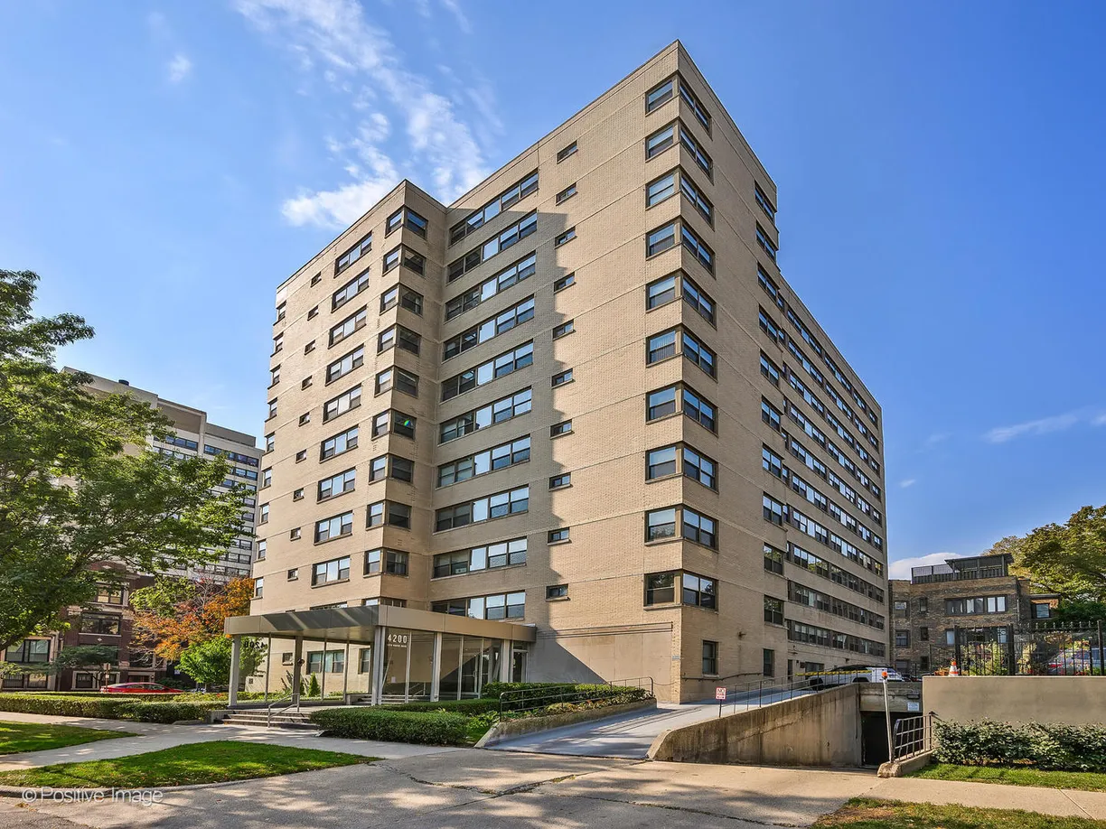 Chicago Real Estate | View 4200 N Marine Drive, 802 | 2 Beds, 2 Baths