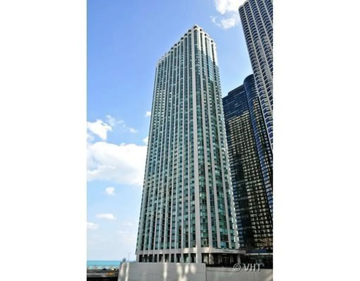 Chicago Real Estate | View 195 N HARBOR Drive, 207 | 1 Bed, 1 Bath