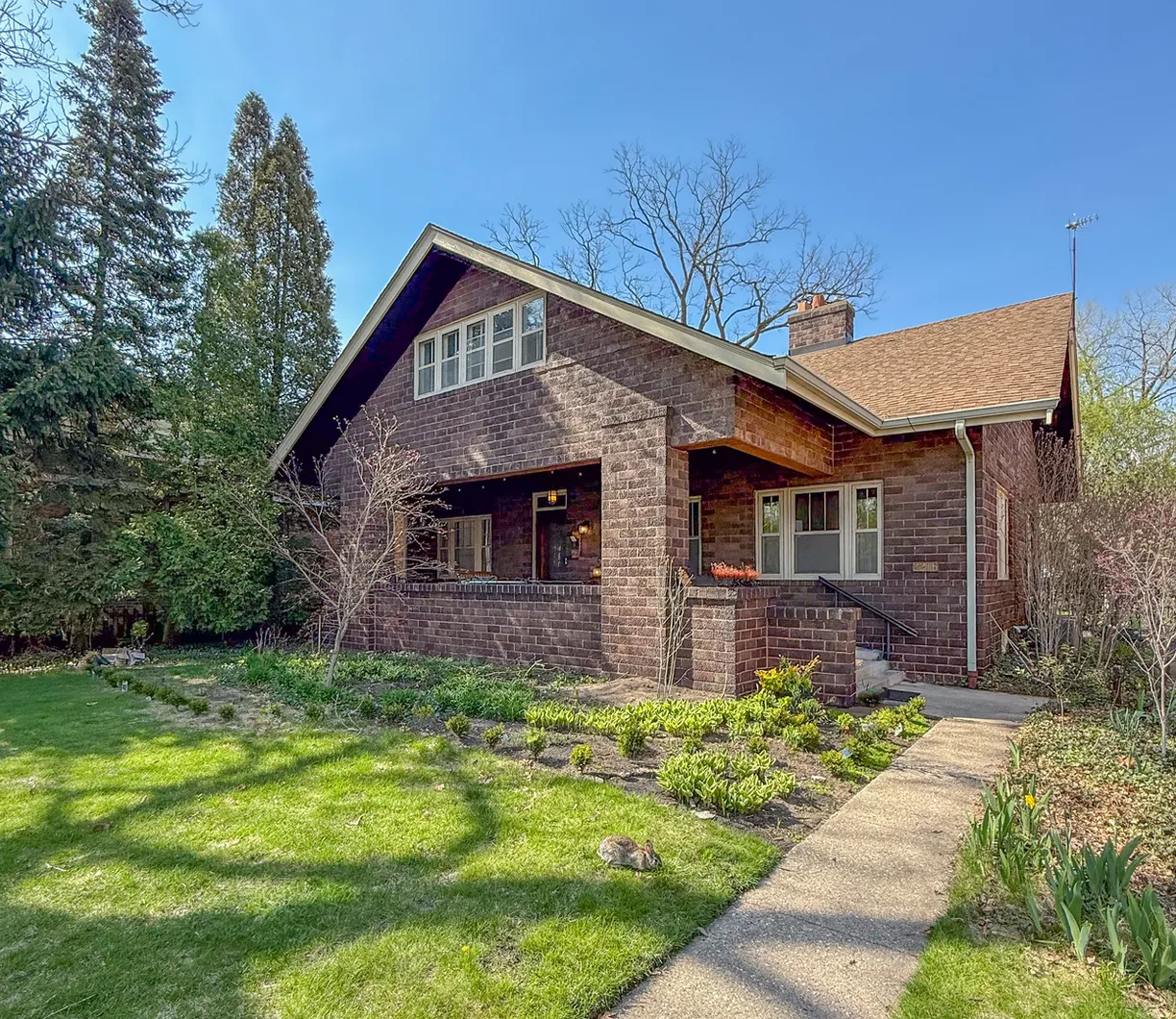 Chicago Real Estate | View 2216 W Greenleaf Avenue | 5 Beds, 4 Baths
