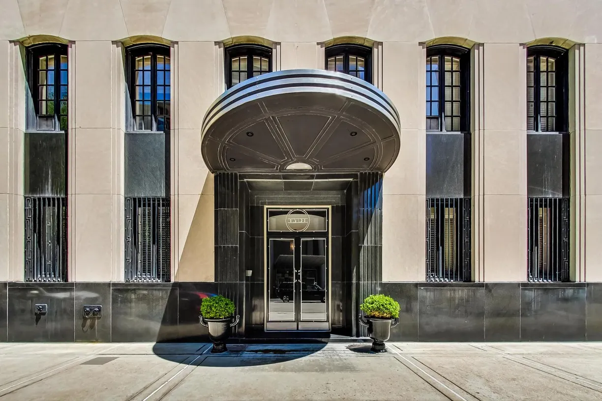 Chicago Real Estate | View 1301 N Astor Street, 5 | 3 Beds, 2 Baths