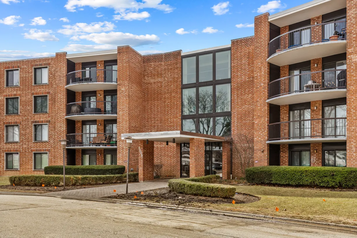 Chicago Real Estate | View 1505 E Central Road, 411B | 1 Bed, 1 Bath