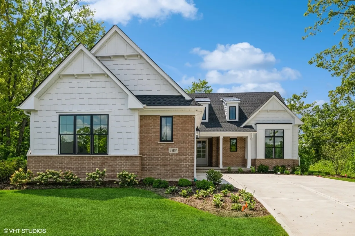 Chicago Real Estate | View  | 3 Beds, 2 Baths