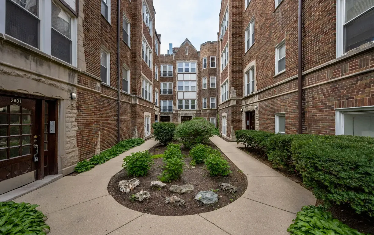 Chicago Real Estate | View 2803 W Lunt Avenue, G3 | 1 Bed, 1 Bath