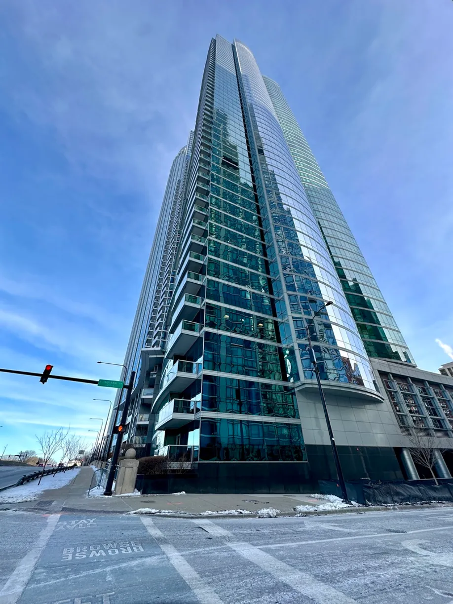 Chicago Real Estate | View 1201 S Prairie Avenue, 903 | 3 Beds, 2 Baths