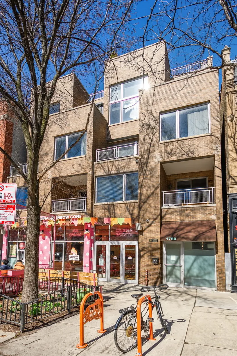 Chicago Real Estate | View 1750 W Division Street, 201 | 2 Beds, 2 Baths