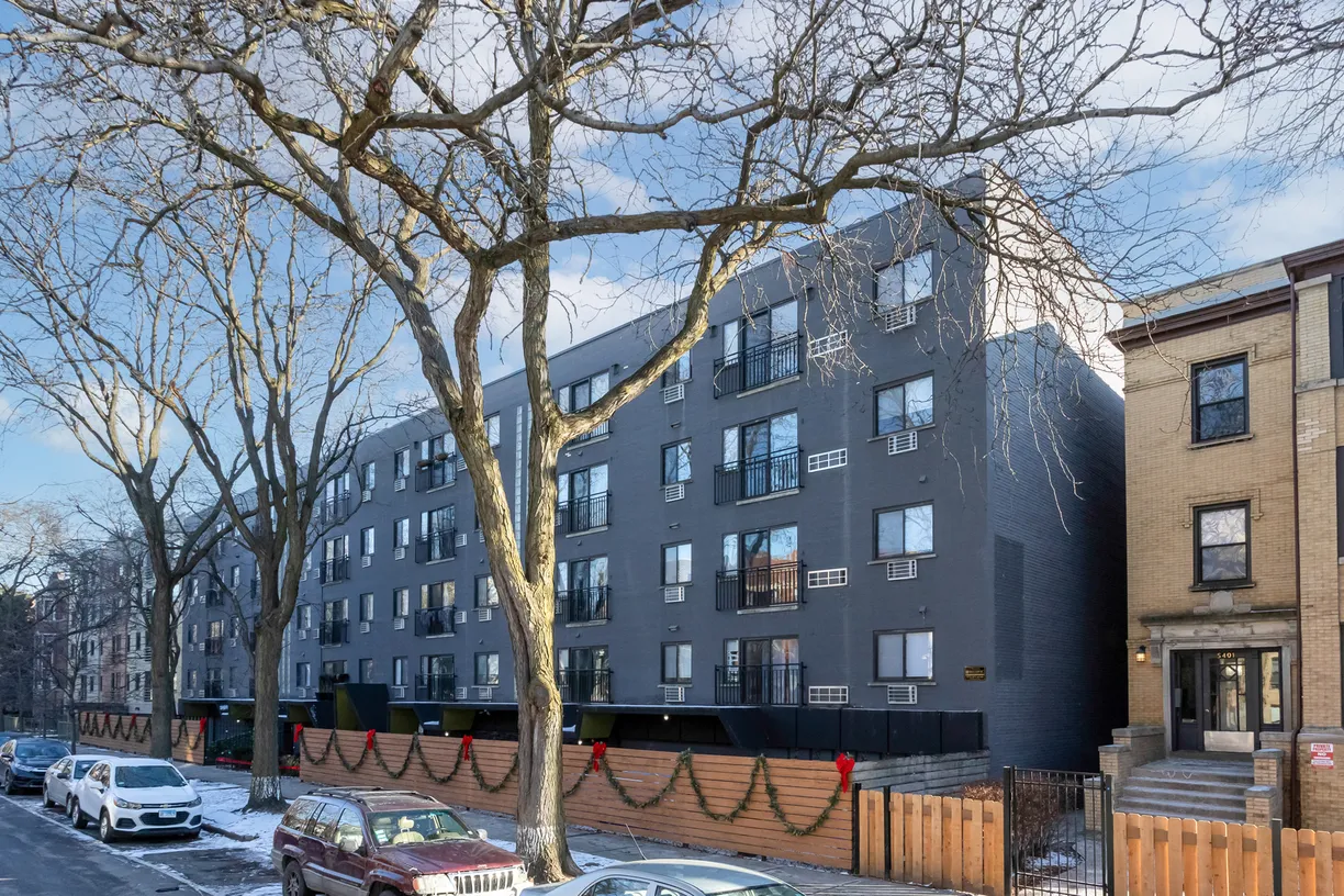 Chicago Real Estate | View 5411 N Winthrop Avenue, 507 | 2 Beds, 2 Baths