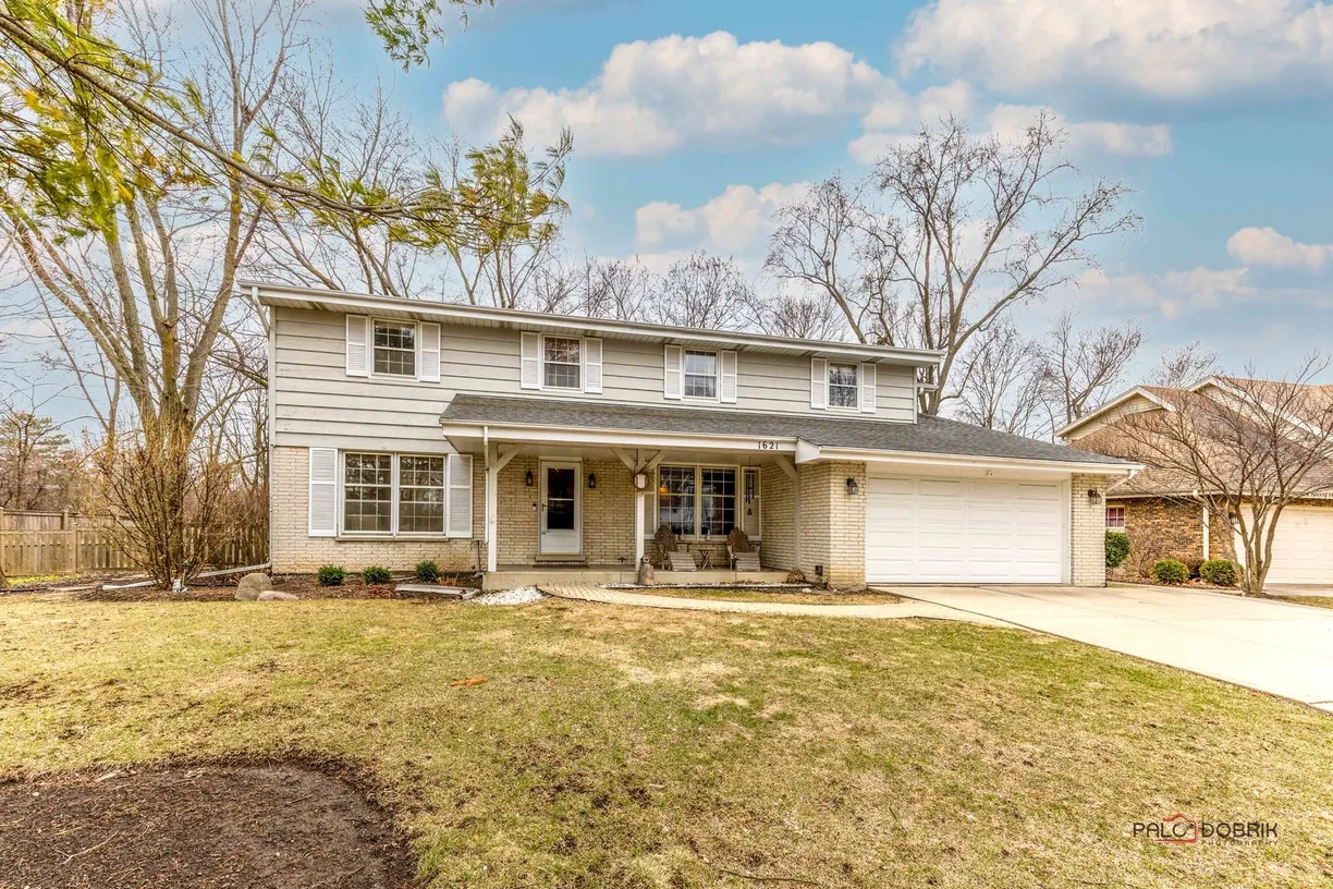 Chicago Real Estate | View 1621 Longvalley Drive | 4 Beds, 3 Baths