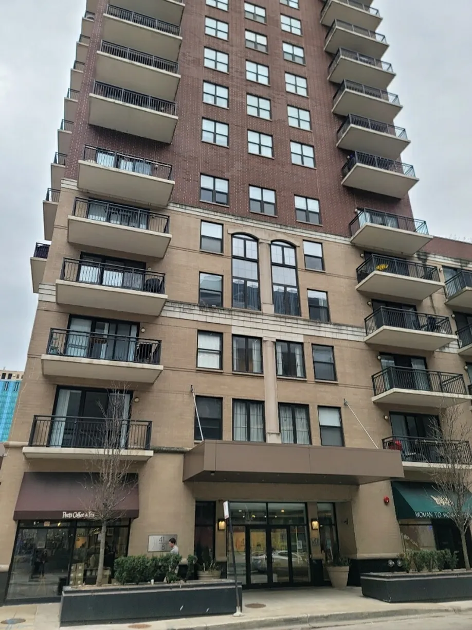 Chicago Real Estate | View 41 E 8th Street, 3004 | 1 Bed, 1 Bath