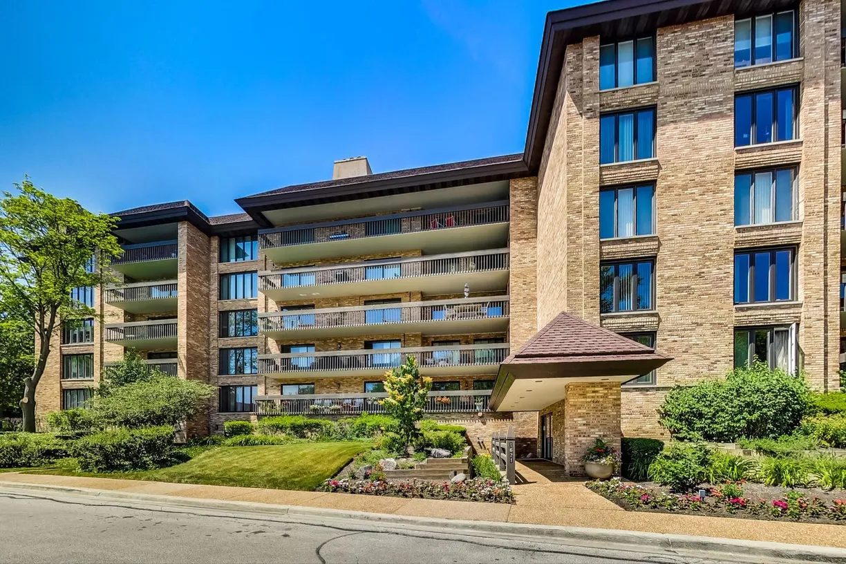 Chicago Real Estate | View 1621 MISSION HILLS Road, N207 | 2 Beds, 2 Baths