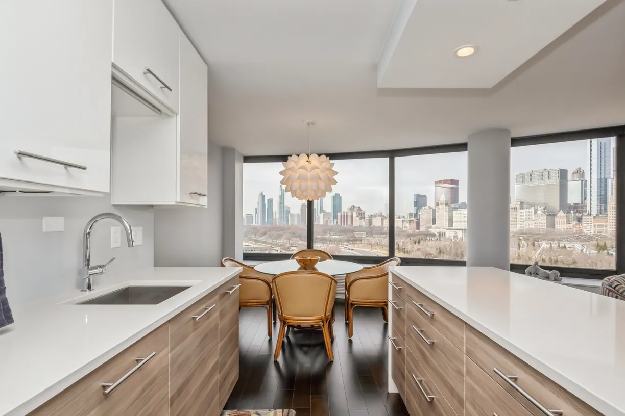 Chicago Real Estate | View 155 N HARBOR Drive, 913 | Listing