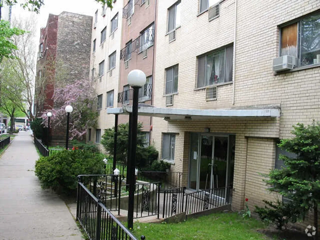 Chicago Real Estate | View 2828 N Cambridge Avenue, 304 | 1 Bath