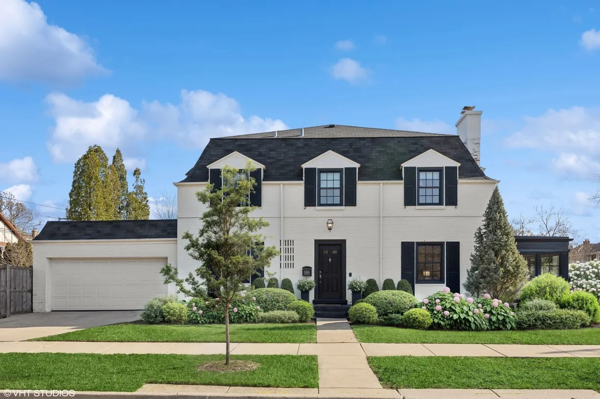 Chicago Real Estate | View 1048 N Oak Park Avenue | 3 Beds, 2 Baths