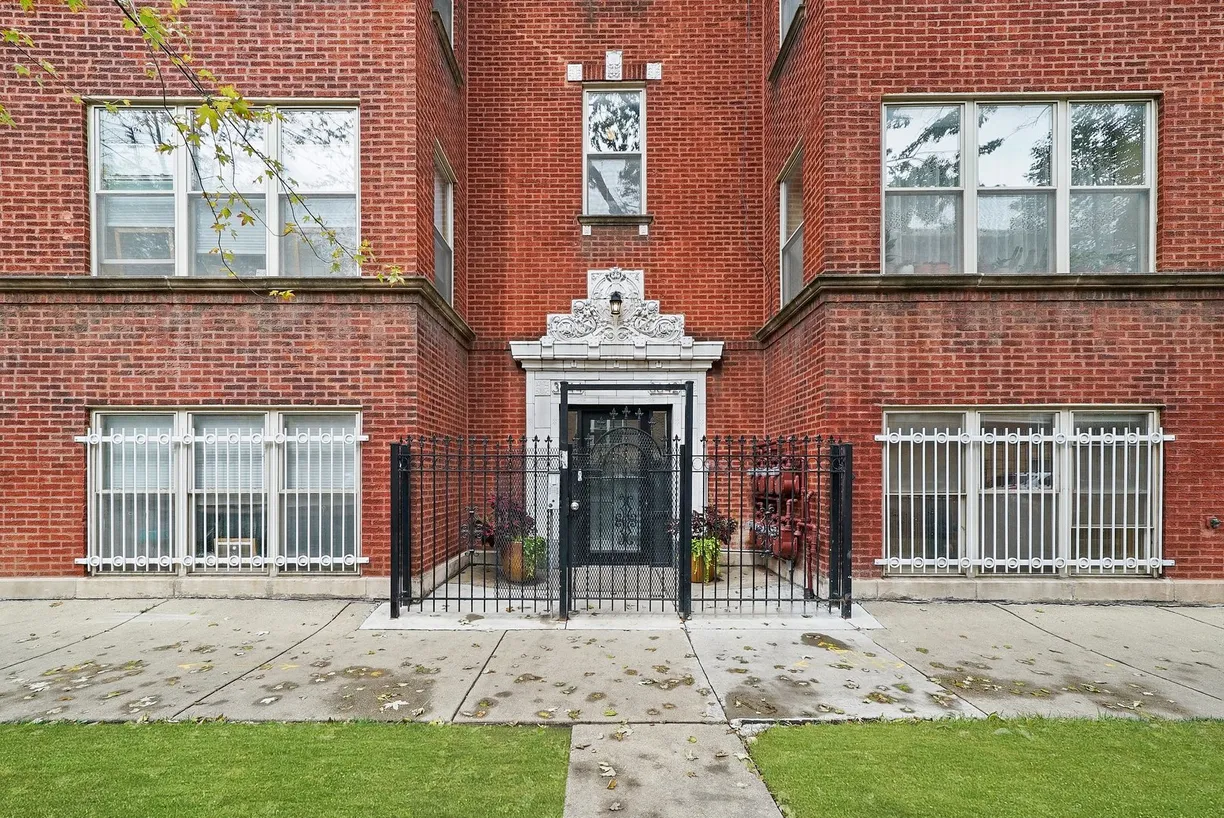 Chicago Real Estate | View 4700 N Monticello Avenue, 102 | Listing