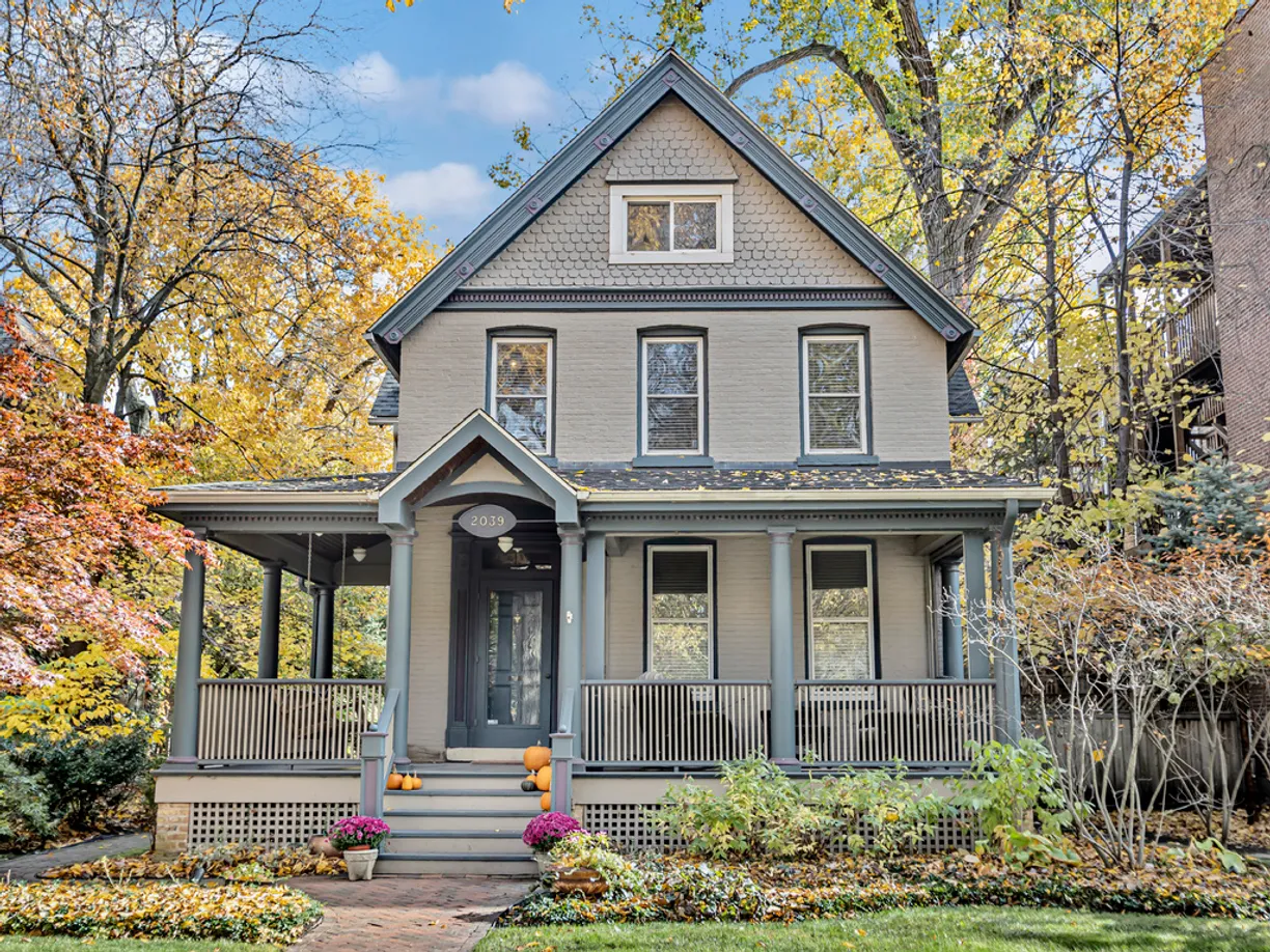Chicago Real Estate | View 2039 Orrington Avenue | 5 Beds, 4 Baths