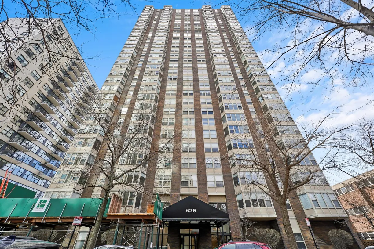 Chicago Real Estate | View 525 W HAWTHORNE Place, 1806 | 1 Bed, 1 Bath