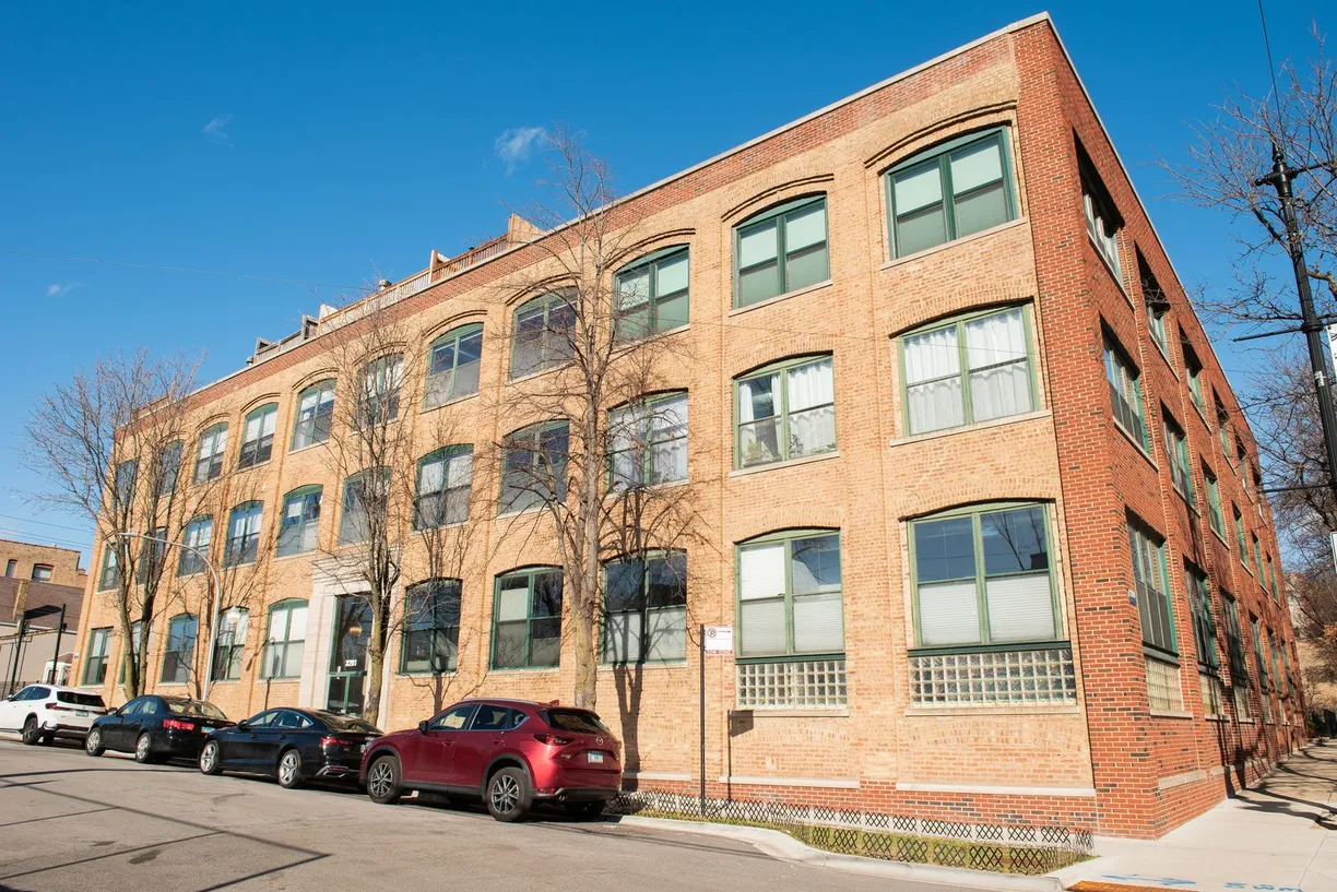 Chicago Real Estate | View 3201 N Ravenswood Avenue, 106 | 2 Beds, 1 Bath